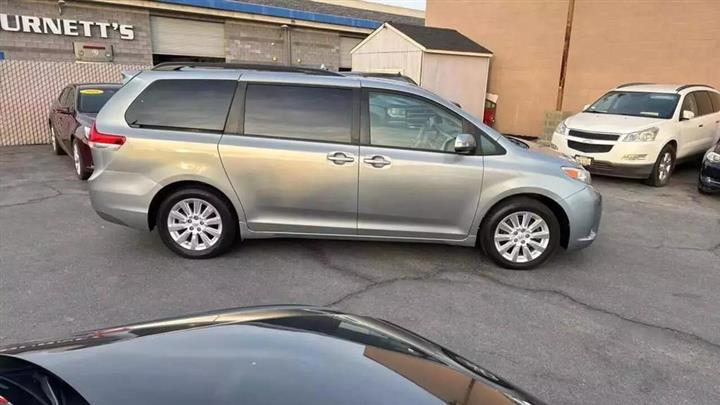 $15888 : 2014 TOYOTA SIENNA image 9