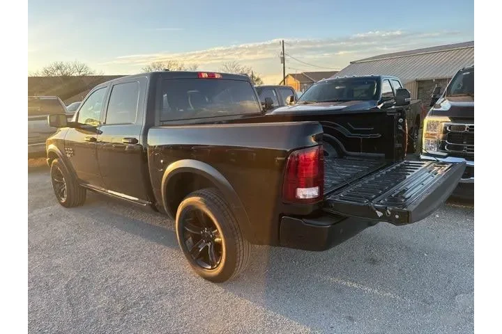 $29700 : Ram 1500 Classic 2024 4x4 SL image 3