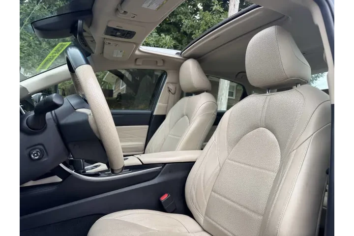 $21999 : 2019 Avalon Limited image 10
