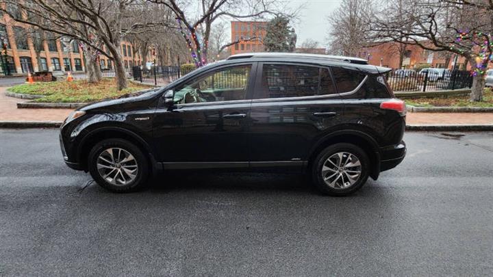 $15995 : 2017 RAV4 Hybrid XLE image 4