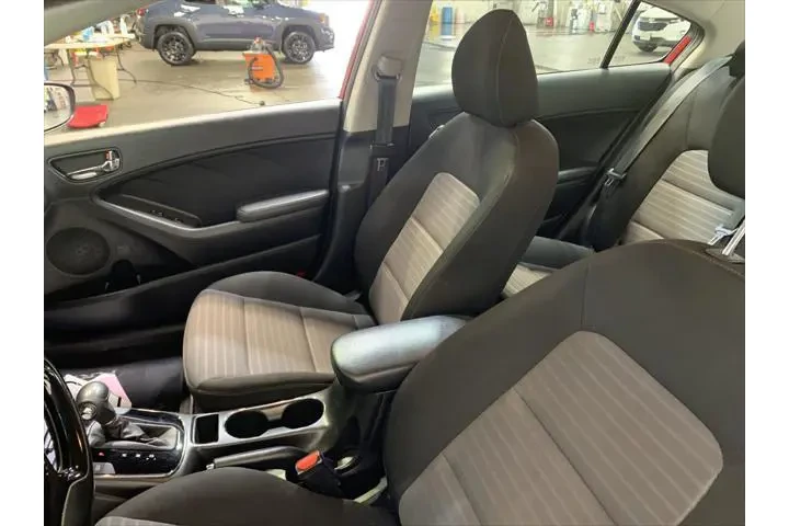 $13989 : Kia Forte 2018 S 4dr Sedan image 9