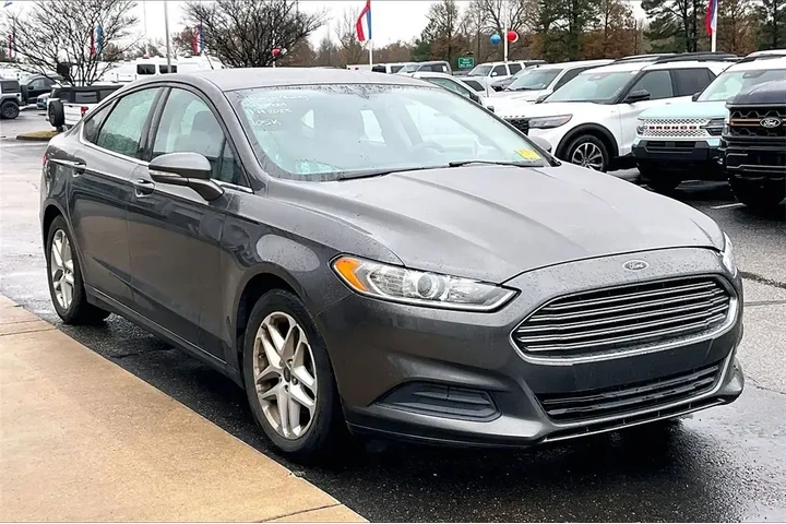 $13121 : Ford Fusion 2016 SE 4dr Seda image 1