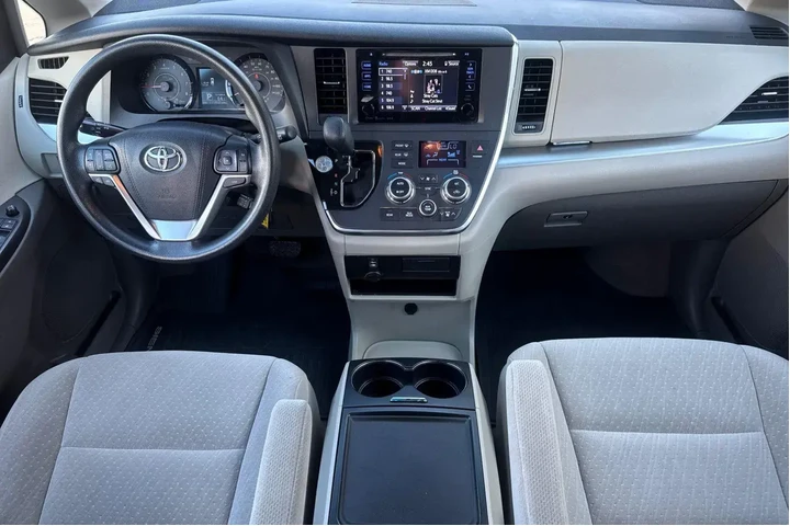 $18125 : Toyota Sienna 2017 LE Mobili image 3