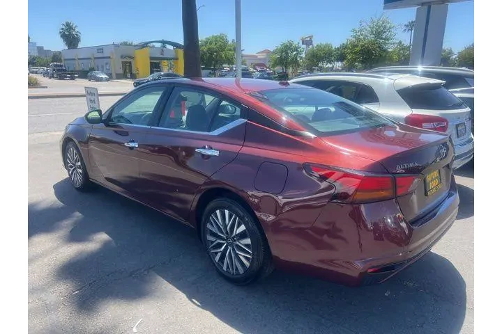 $21250 : Nissan Altima 2024 2.5 SV 4d image 7