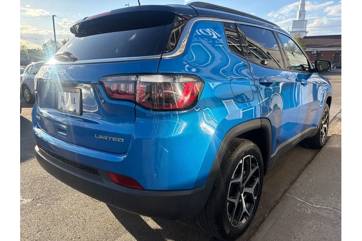 $24995 : 2025 Compass Limited 4x4 image 3