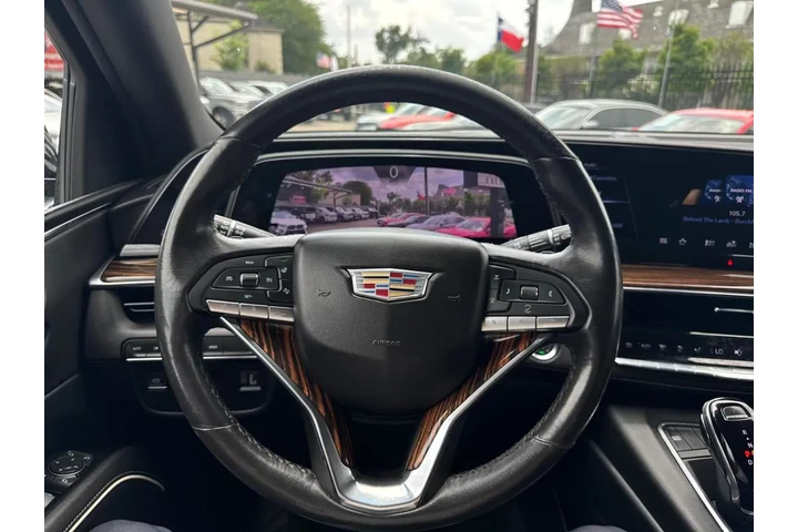 2022 Escalade Luxury 4WD image 9