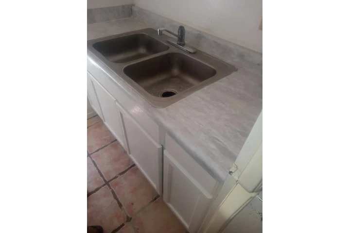 $1100 : 2bed 1bath. Bonanza/Rancho Dr image 3