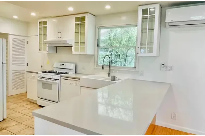 $3600 : 12114 Ohio Ave, Los Angeles CA image 1