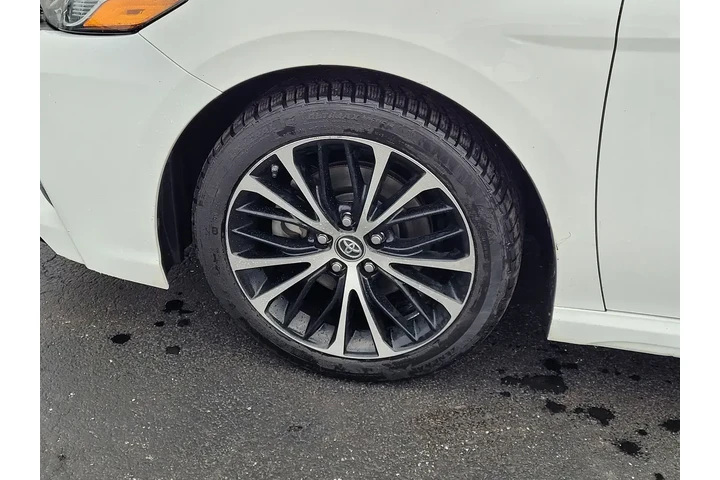 $17997 : Toyota Camry 2019 SE 4dr Sed image 10