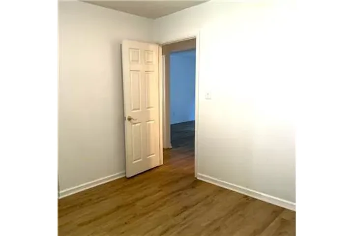 $600 : Rental property with 2 bedro image 7