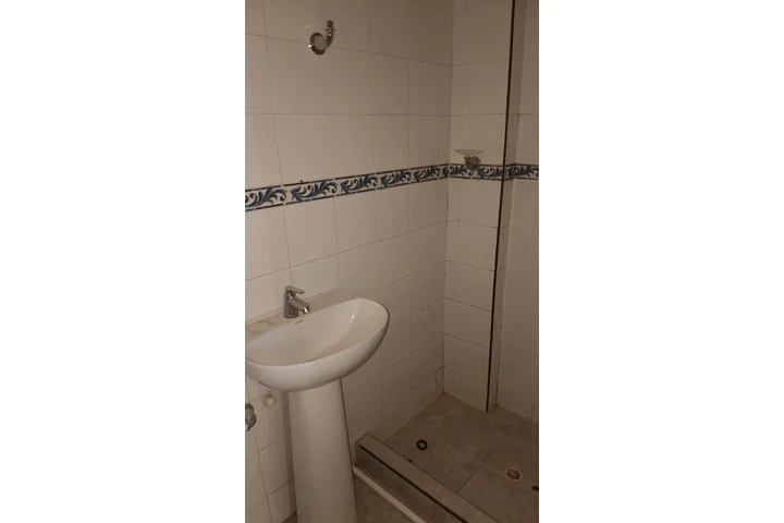 $1300000 : Servicios incluido1piso norte image 7
