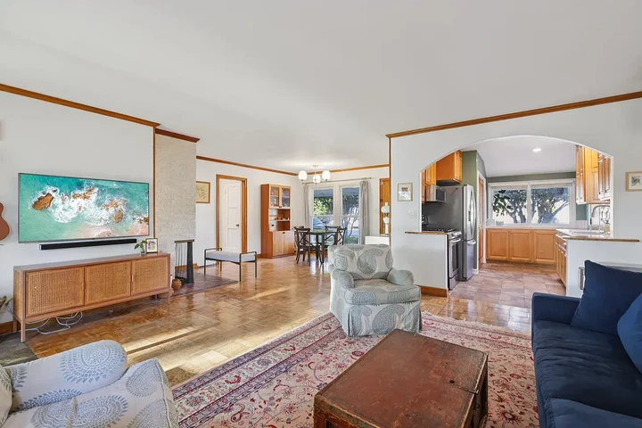 $2000 : BEAUTIFUL HOME FOR RENT image 3