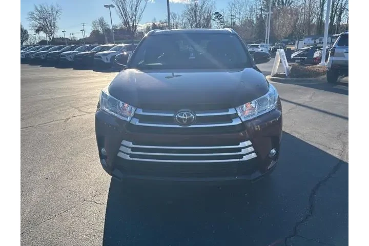 $28144 : Toyota Highlander 2019 XLE 4 image 2
