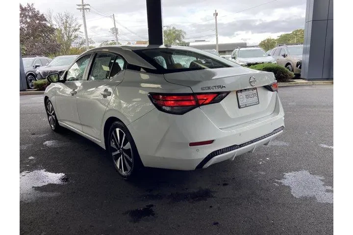 Nissan Sentra 2022 SV 4dr Se image 7