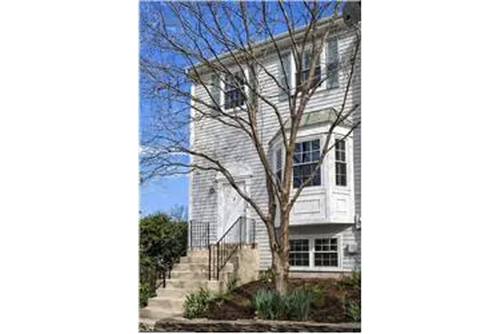 $3195 : Rental property with 3 bedro image 1