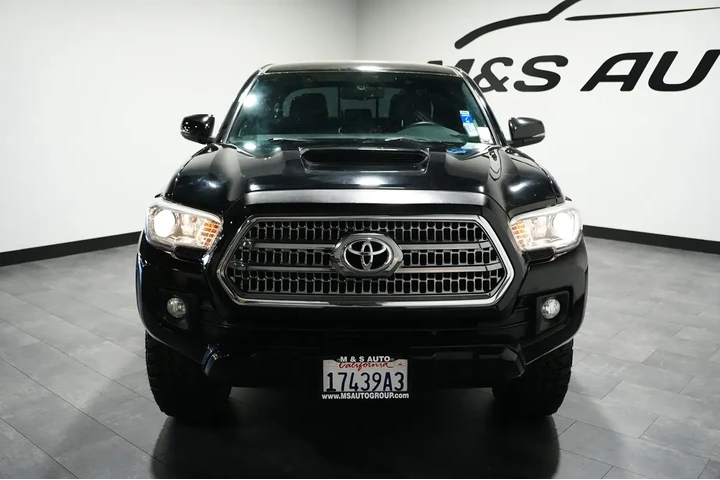 $28761 : 2017 Tacoma image 7
