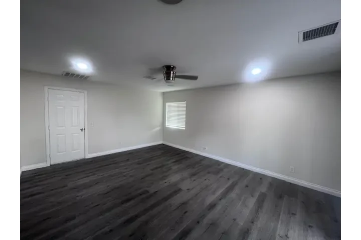 $3300 : CASA DE 2 PISOS CON ALBERCA image 5