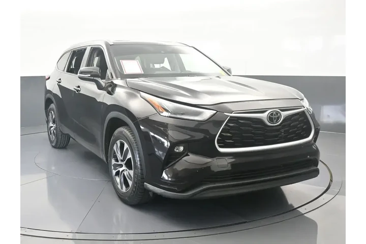 $25489 : Toyota Highlander 2021 XLE 4 image 9