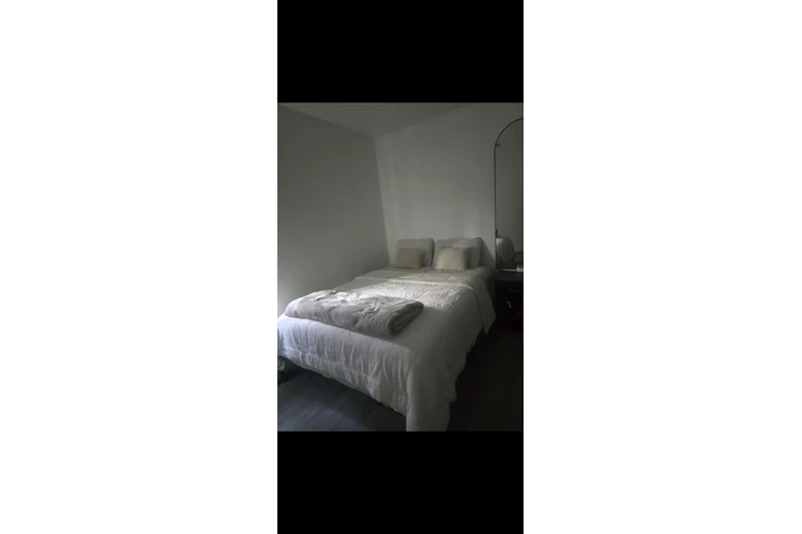 $1100 : Cuarto disponible ya image 7