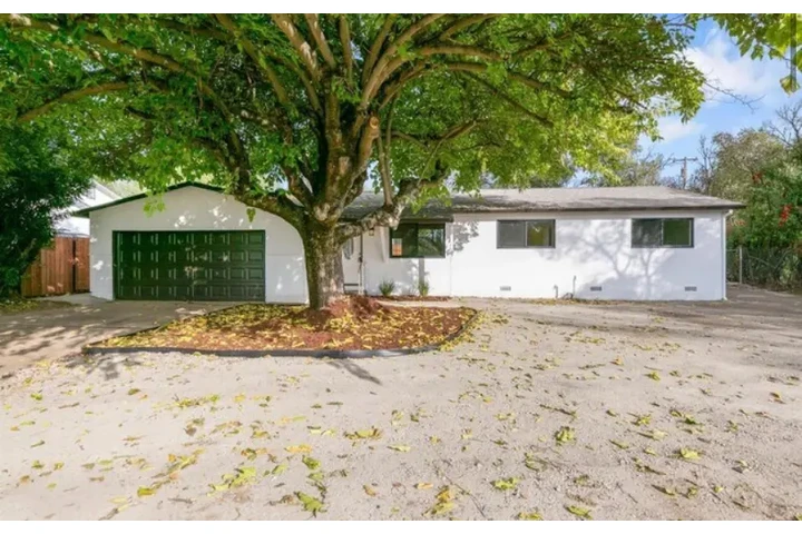 $1950 : 3Bedroom Available for rent image 1