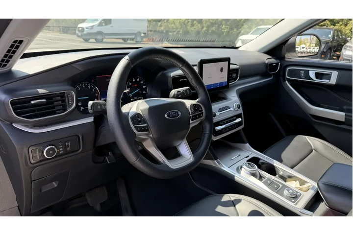 $32680 : Ford Explorer 2023 AWD XLT 4 image 7