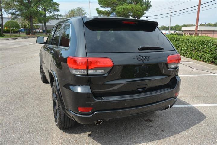 2015 Grand Cherokee Altitude image 9