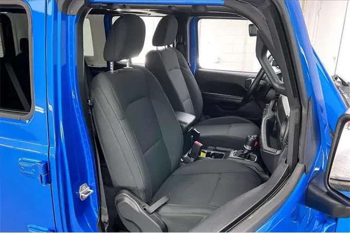 $26990 : Jeep Wrangler Unlimited 2021 image 7