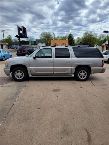 $3999 : 2004 GMC Yukon XL Denali image 3