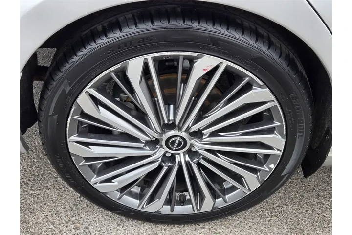 $19488 : Nissan Altima 2023 2.5 SL 4d image 9
