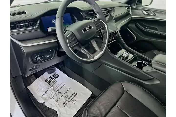 $39900 : Jeep Grand Cherokee 2025 4x4 image 9