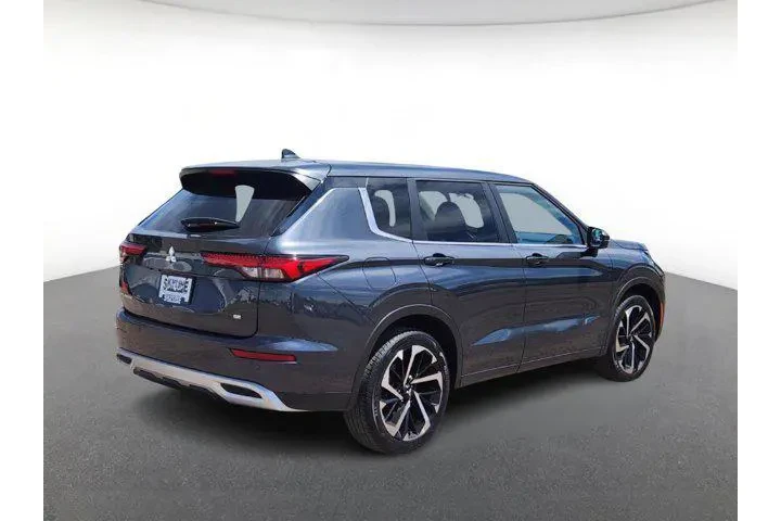 $25145 : Mitsubishi Outlander 2024 SE image 3