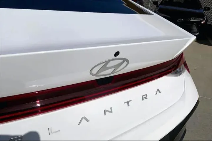 $23491 : Hyundai ELANTRA 2025 SEL Con image 10