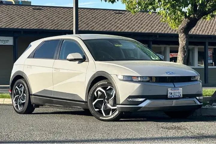 $23894 : Hyundai IONIQ 5 2024 SEL 4dr image 2