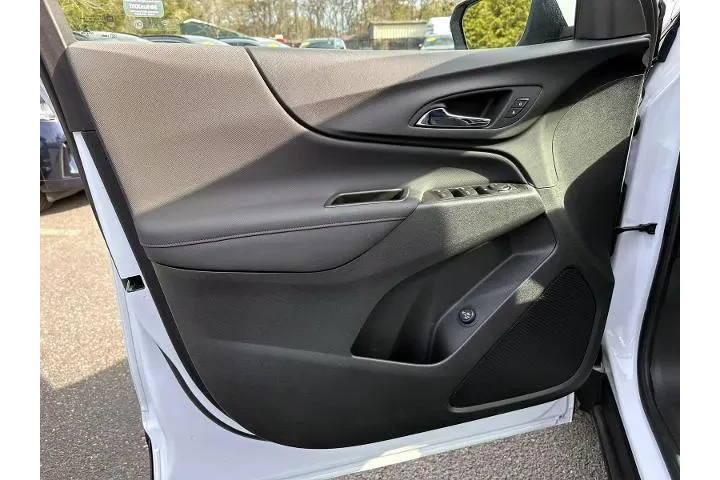 $22777 : Chevrolet Equinox 2022 4x4 R image 8