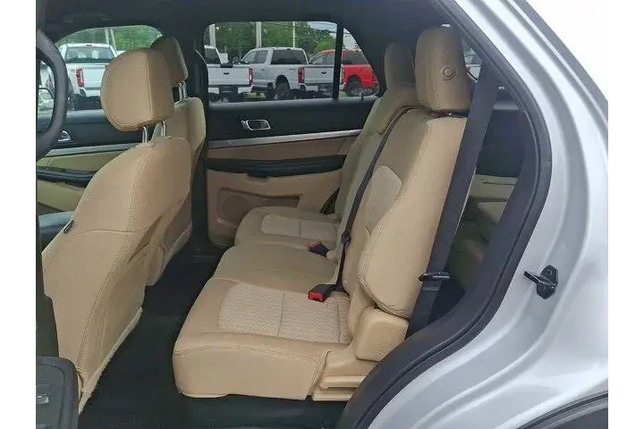 $12000 : Ford Explorer 2017 AWD Base image 10
