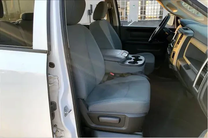 $10985 : Ram 1500 2017 4x4 Express 4d image 9