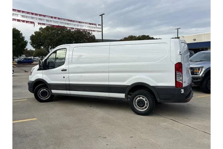 $31444 : Ford Transit 2022 150 3dr SW image 10