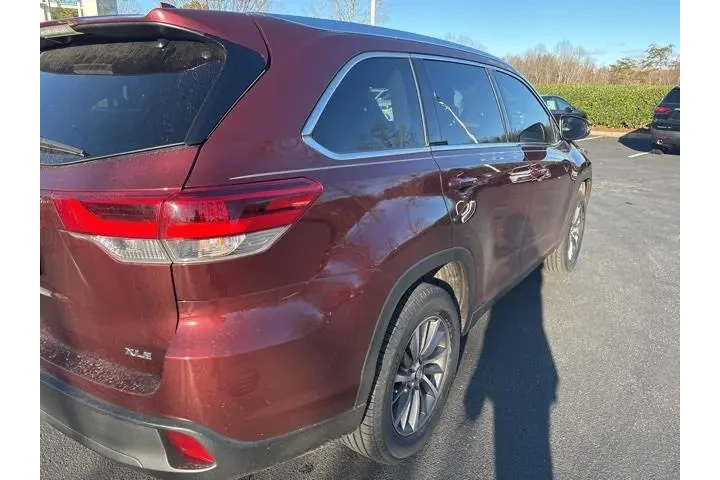 $28144 : Toyota Highlander 2019 XLE 4 image 6