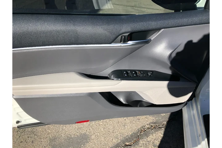 $21867 : 2020 Camry SE image 10