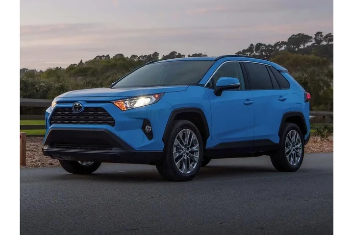 $28462 : Toyota RAV4 2020 XLE Premium image 1