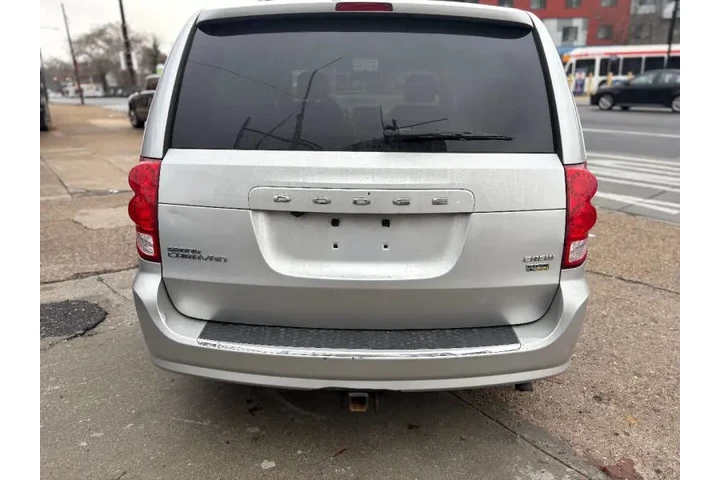 $5495 : 2011 Grand Caravan Crew image 6