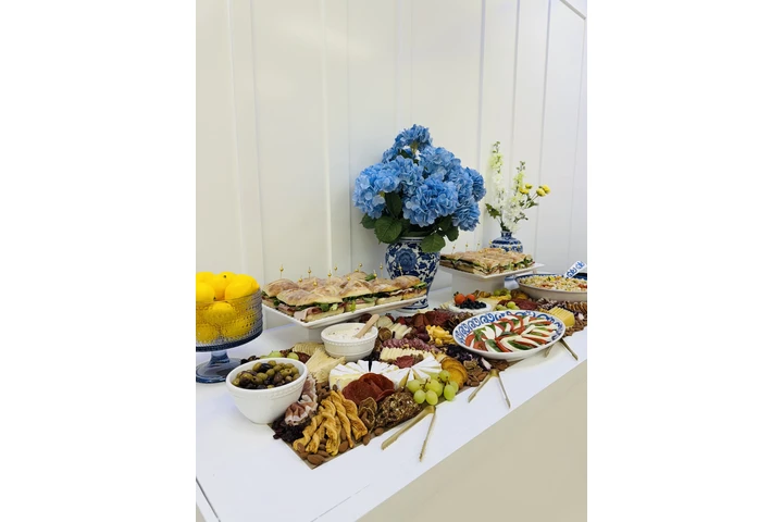 LE B-L-A-N-Q HALLS image 1
