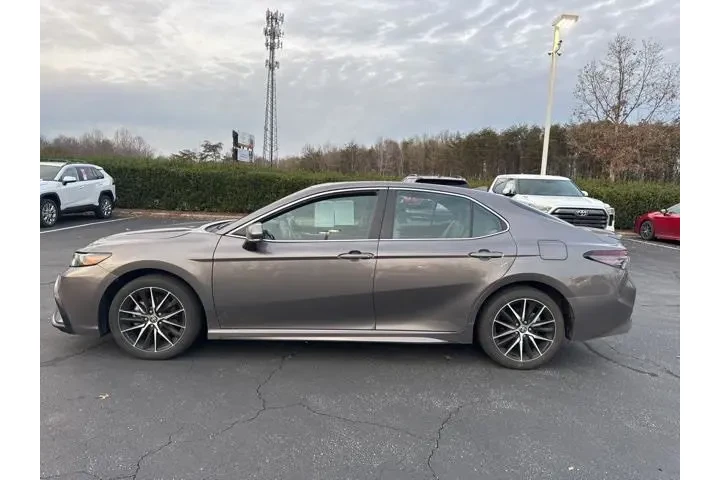 $25473 : Toyota Camry 2024 SE Nightsh image 6