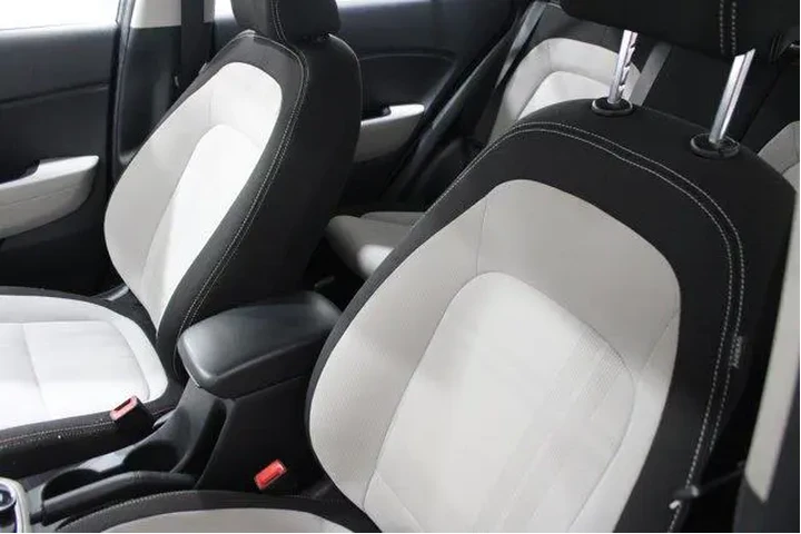 $17989 : Hyundai VENUE 2023 SEL 4dr C image 6