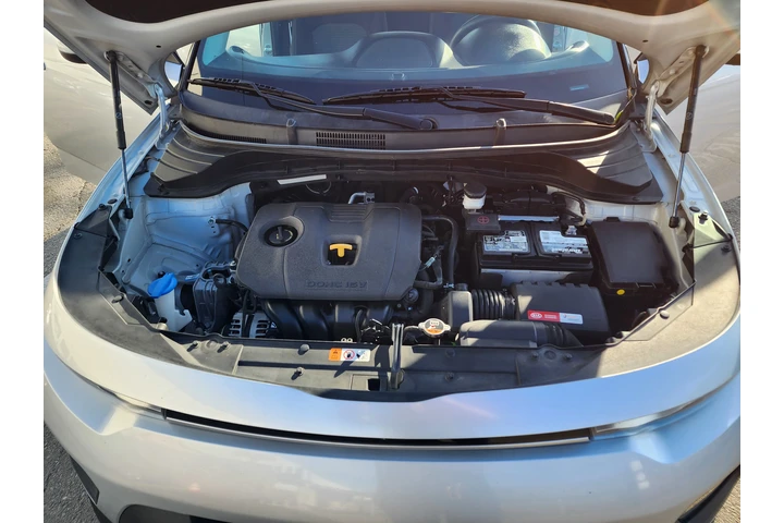 $10900 : Kia soul S 40 millas por galón image 3