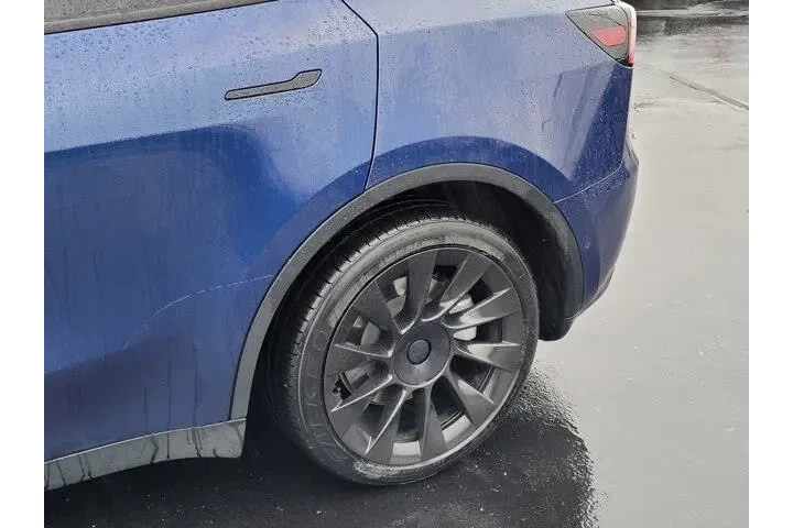 $30397 : Tesla Model Y 2022 AWD Long image 9