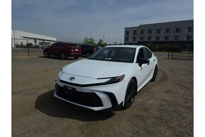 $38900 : Toyota Camry 2026 SE 4dr Sed image 3