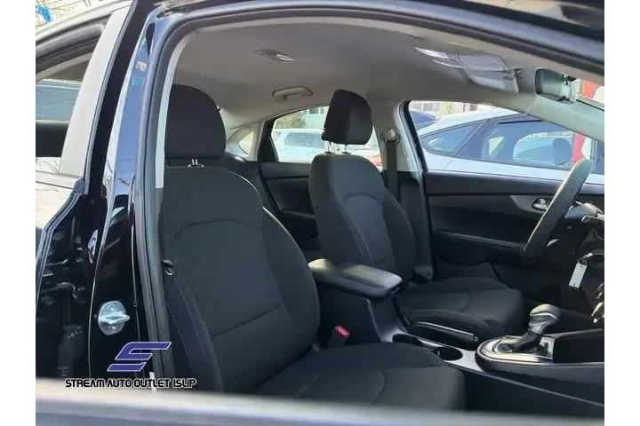 $13995 : Kia Forte 2020 LXS 4dr Sedan image 6