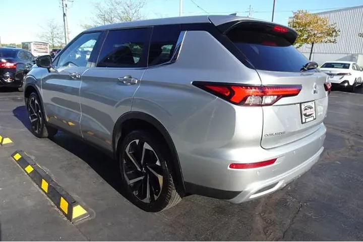 2024 Outlander image 6