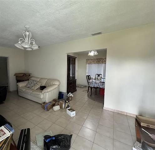 $2000 : 1141 W 31st St, Hialeah, FL image 4